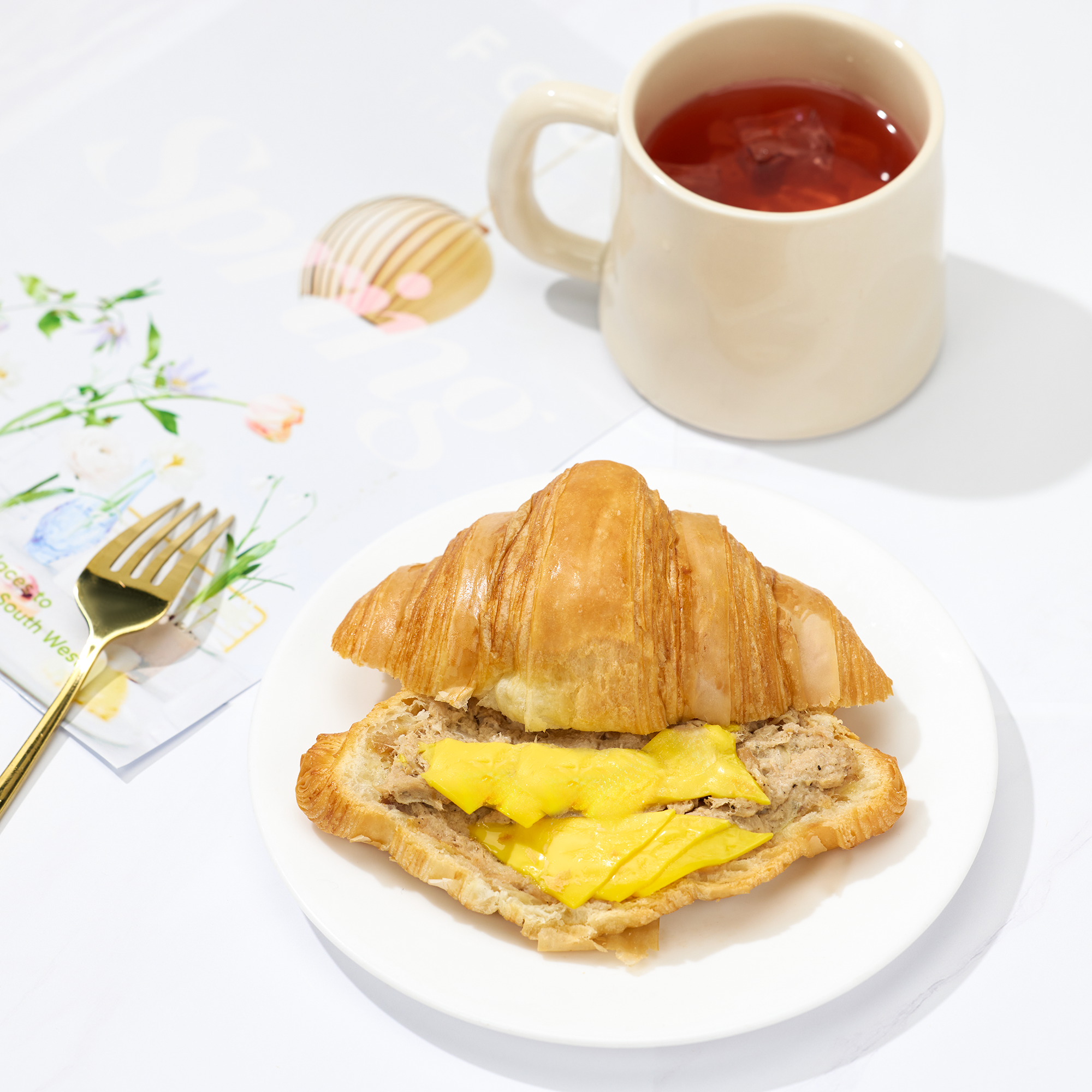 Bánh croissant cá ngừ