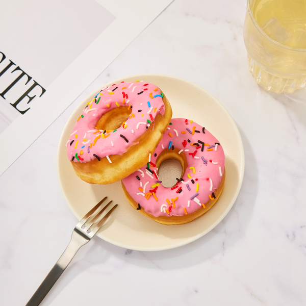 Bánh donut sô cô la hương dâu