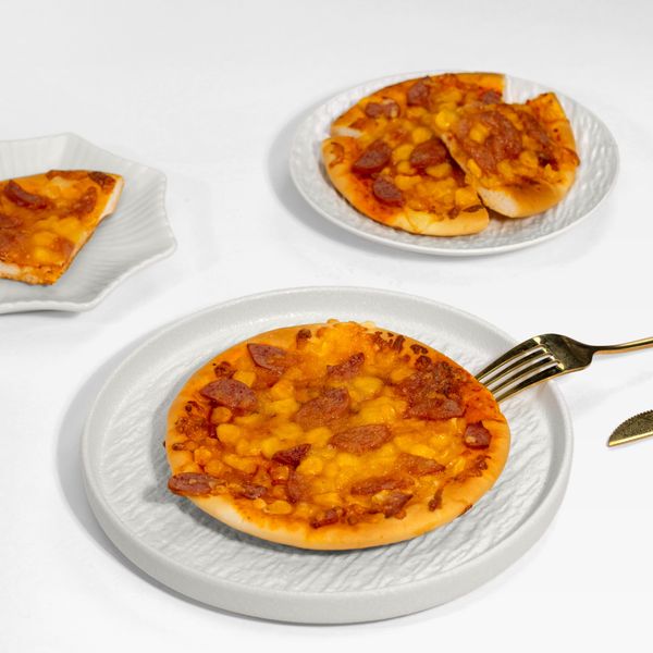 Bánh pizza xúc xích ngô