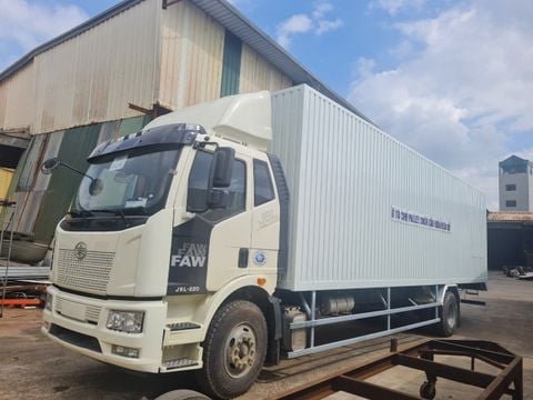Xe tải faw j6 6.8 tấn thùng pallet điện tử