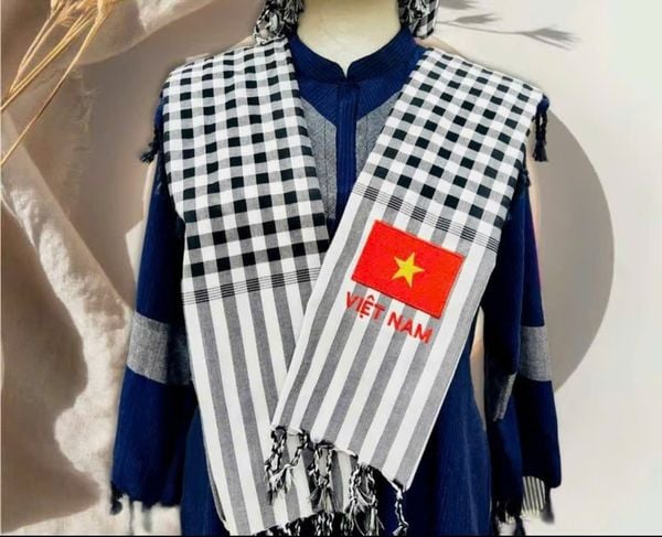 Khăn Rằn Nam Bộ Thêu Cờ Tổ Quốc - Chào Mừng Đại Lễ 30-4