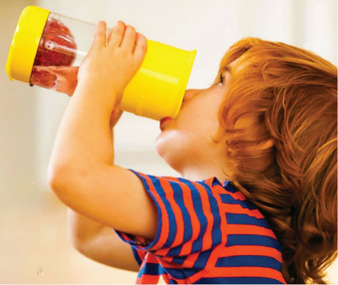  Cốc 360° chống đổ có ngăn ép trái cây Munchkin (414ml) - vàng 