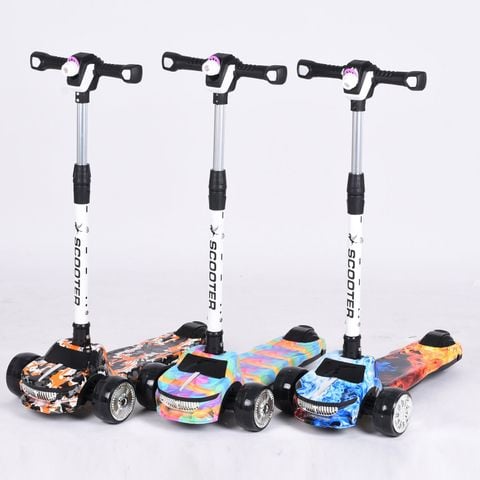  Xe scooter có thẻ xem phim Everest Kid 