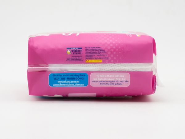  Băng vệ sinh Diana siêu thấm siêu mỏng cánh 8 miếng 