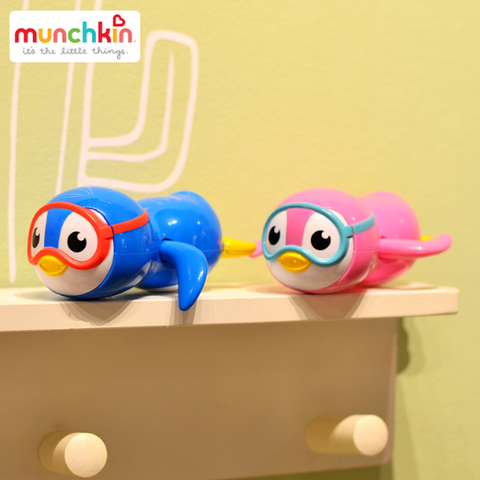  Đồ chơi chim cánh cụt tập bơi Munchkin 