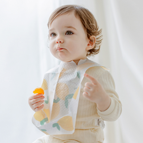  Hộp 20 yếm giấy chống thấm dùng 1 lần KUB 