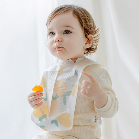  Hộp 20 yếm giấy chống thấm dùng 1 lần KUB 