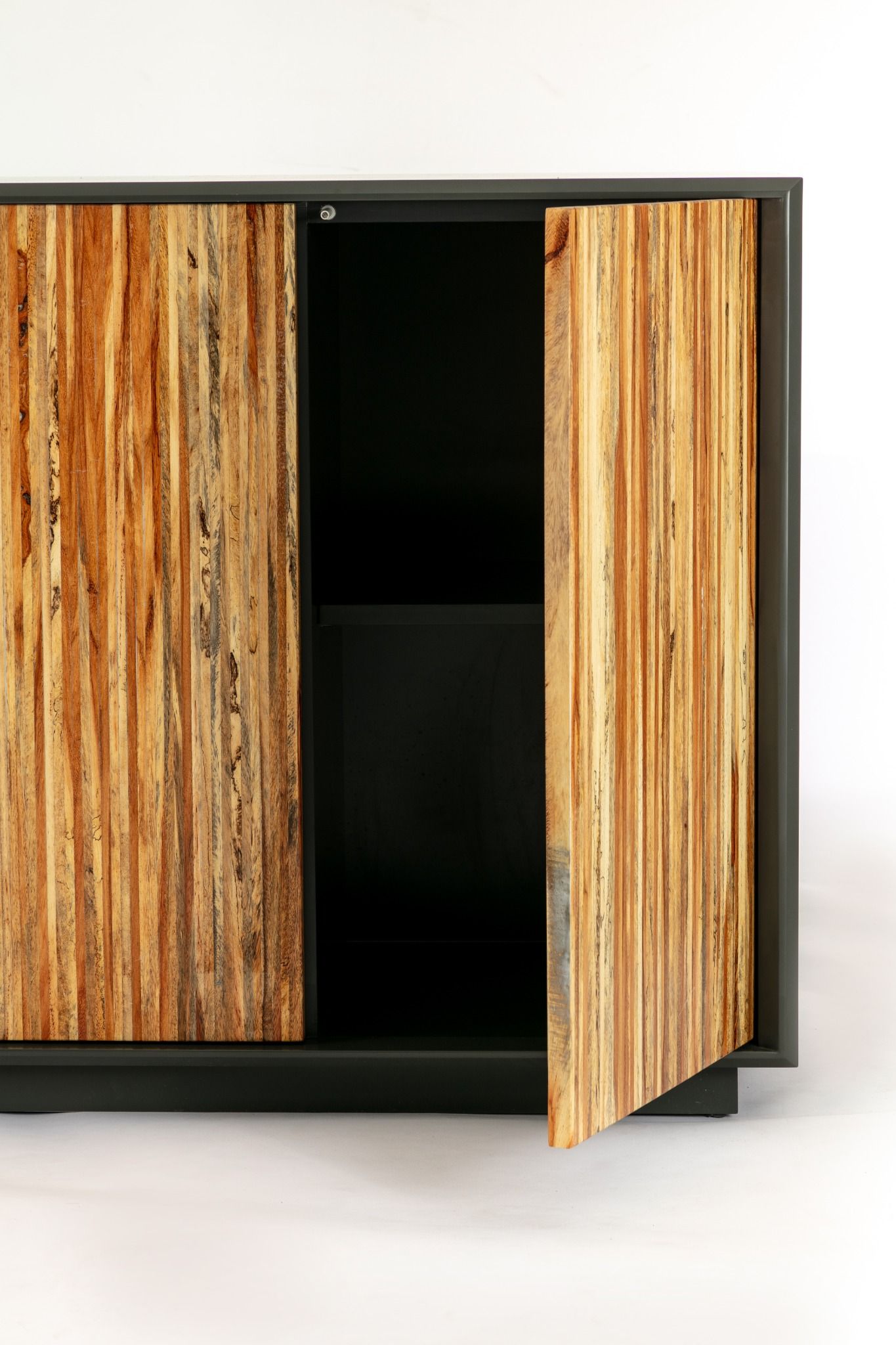  Kệ Tủ Gỗ Thịt Stripey Woody Cabinet - K04 