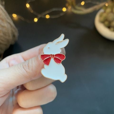  Huy Hiệu Kim Loại thỏ trắng thỏ đen thỏ nằm thỏ ngồi. dùng để cài áo cài túi tote (Enamel Pin/ metal pin) 