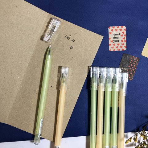  2 Bút mực nước màu đen để viết lên giấy Kraft rất xinh. 
