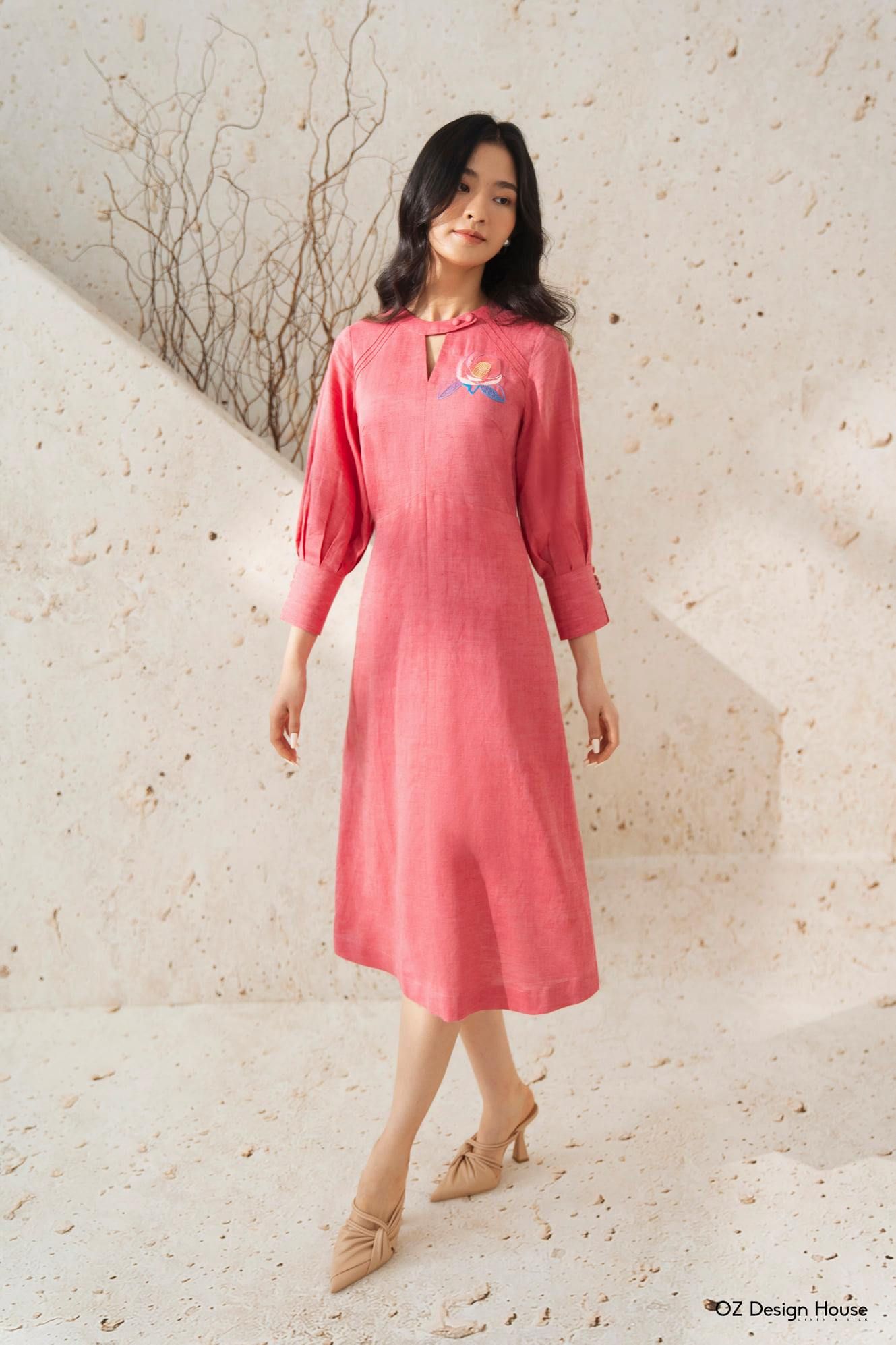 Đầm suông Linen bột Premium tay hến thêu hoa cài khuy ngực 2 màu lựa  chon Nâu đỏ Xám nhạt  MixASale