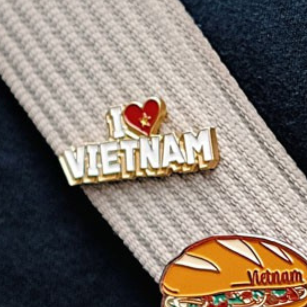  Saigonir Metal Lapel Pin - I Love Vietnam 