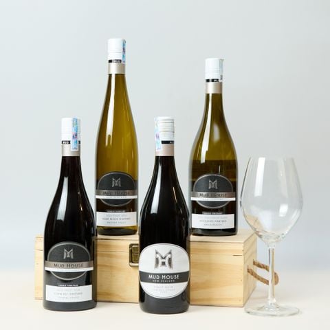 Combo 04 Vang New Zealand Mud House gồm 02 Vang đỏ và 02 Vang trắng