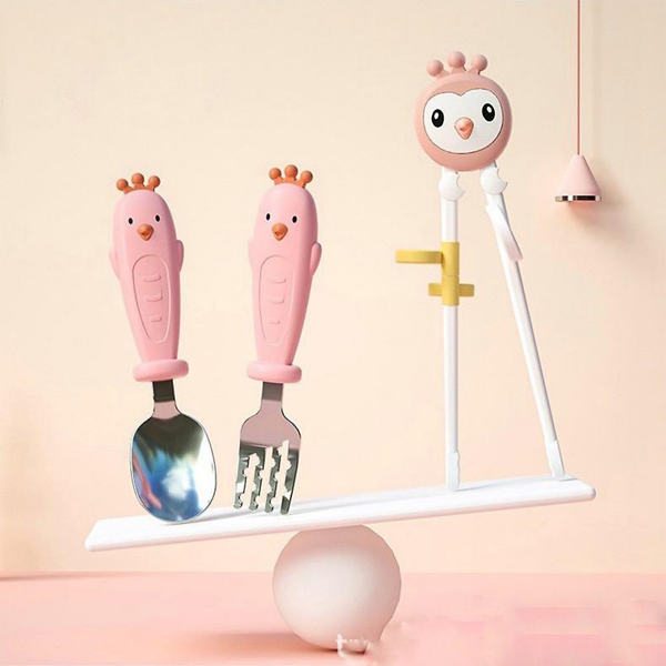  Set đũa gà kèm thìa đĩa cho bé có hộp đựng 