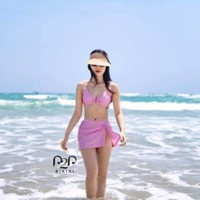 Set bikini 2 mảnh kèm váy hồng nhạt