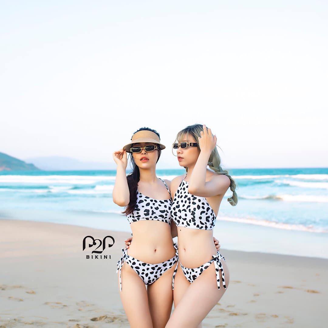 Bikini hai mảnh, quần tam giác họa tiết bò sữa