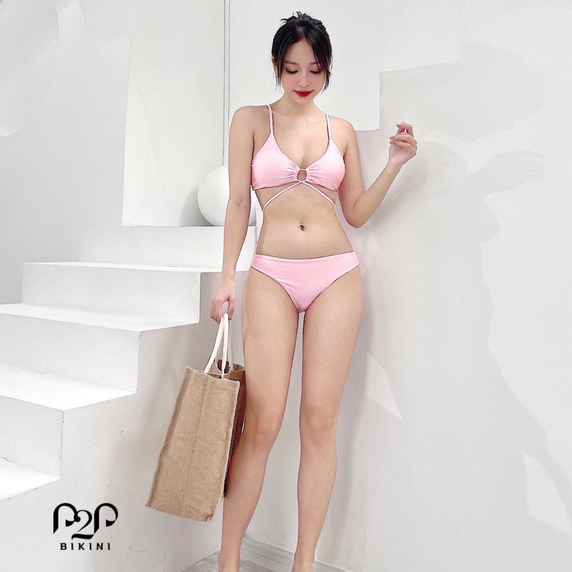 Set bikini 2 mảnh kèm váy hồng phấn