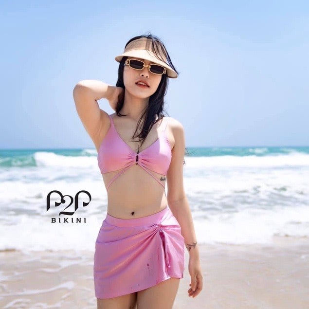 Bikini bộ 3 mảnh tam giác cột dây kèm váy, màu hồng