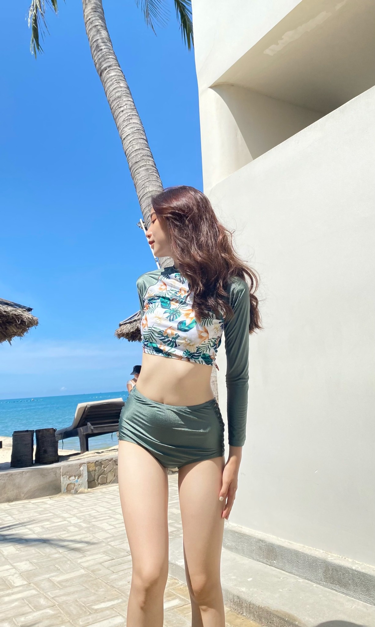 Đồ bơi tay dài croptop cột dây, quần lưng cao họa tiết hoa