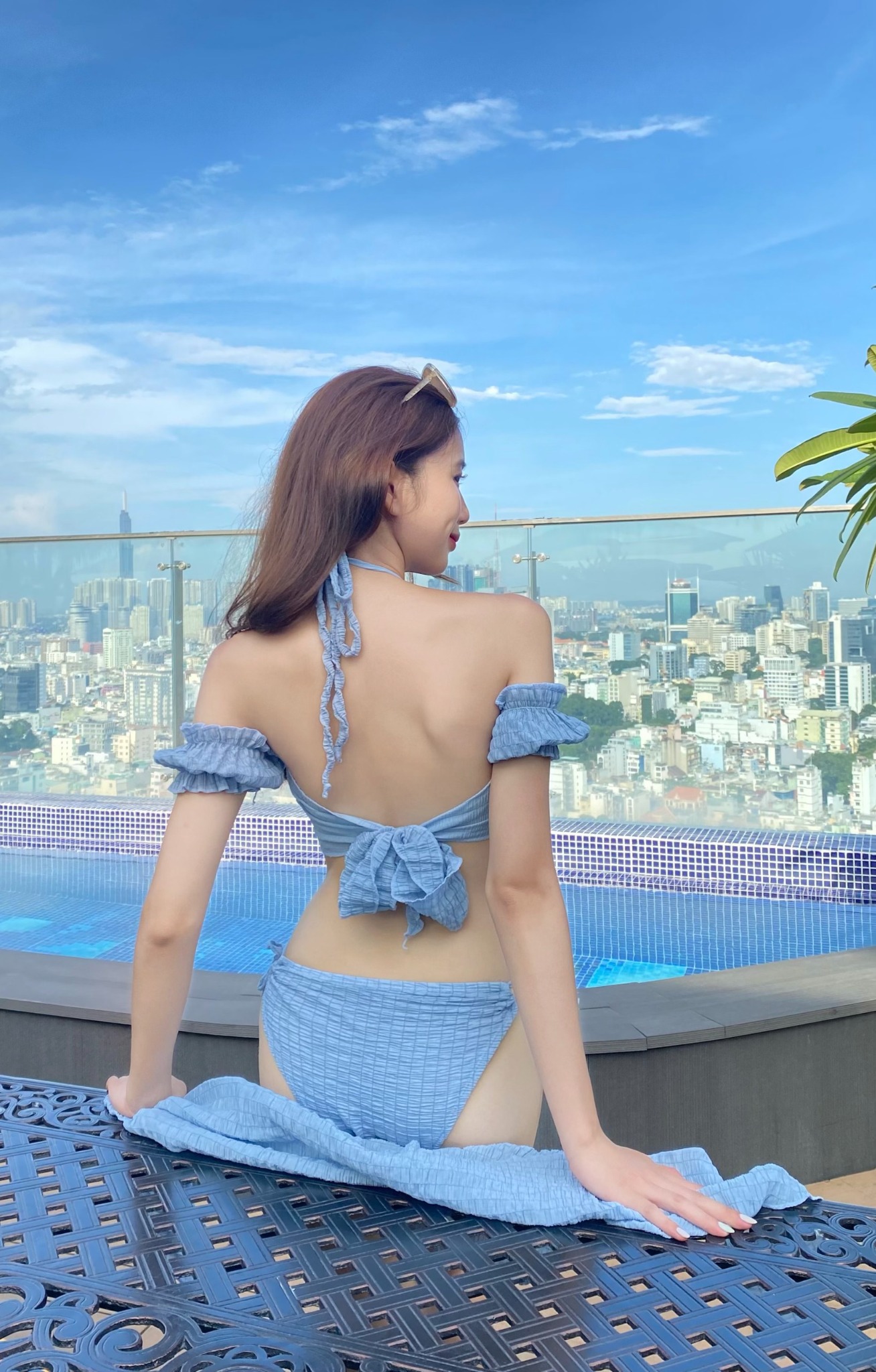 Set bikini 2 mảnh áo tay bồng kèm váy xanh biển