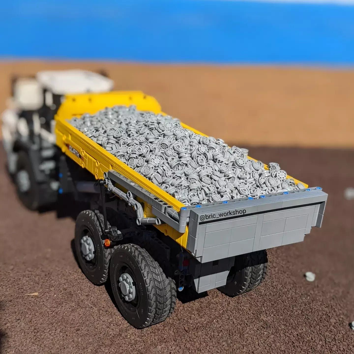  Mô Hình Nhựa 3D Lắp Ráp CaDA Xe Tải Tự Đổ 1:17 (3358 mảnh, Dump Truck, có motor) C61054 - LG0155 