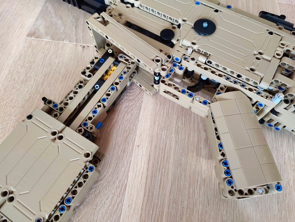  Mô Hình Nhựa 3D Lắp Ráp CaDA Súng Trường Tấn Công 17S (1406 mảnh, Assault Rifle) C81021 - LG0129 
