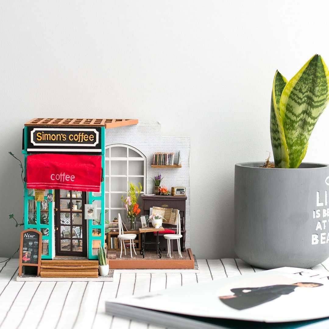  Mô Hình Gỗ 3D Lắp Ráp ROBOTIME DIY Dollhouse Nhà Tí Hon (300 mảnh, Simon’s Coffee) DG109 – WP044 