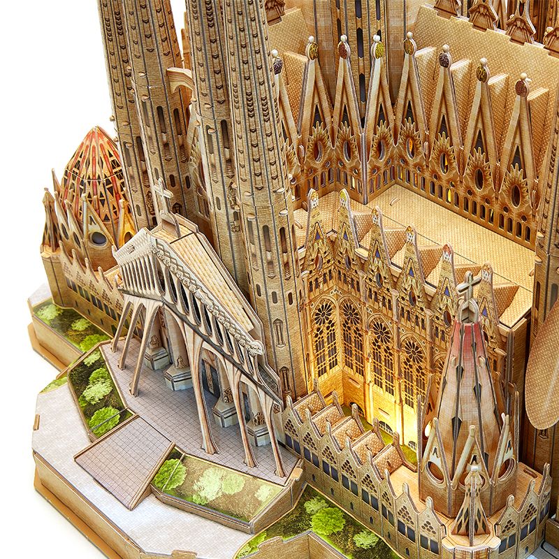  Mô Hình Giấy 3D Lắp Ráp CubicFun Nhà Thờ Sagrada Família (696 mảnh, đèn LED) L530h - PP028 
