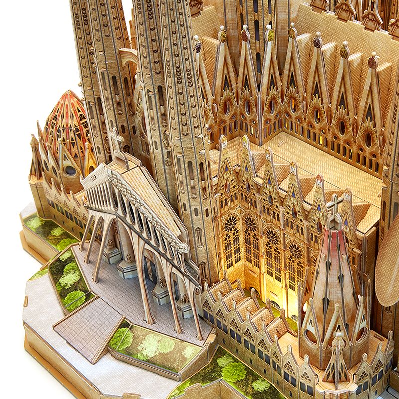  Mô Hình Giấy 3D Lắp Ráp CubicFun Nhà Thờ Sagrada Família L530h (696 mảnh, đèn LED) - PP028 