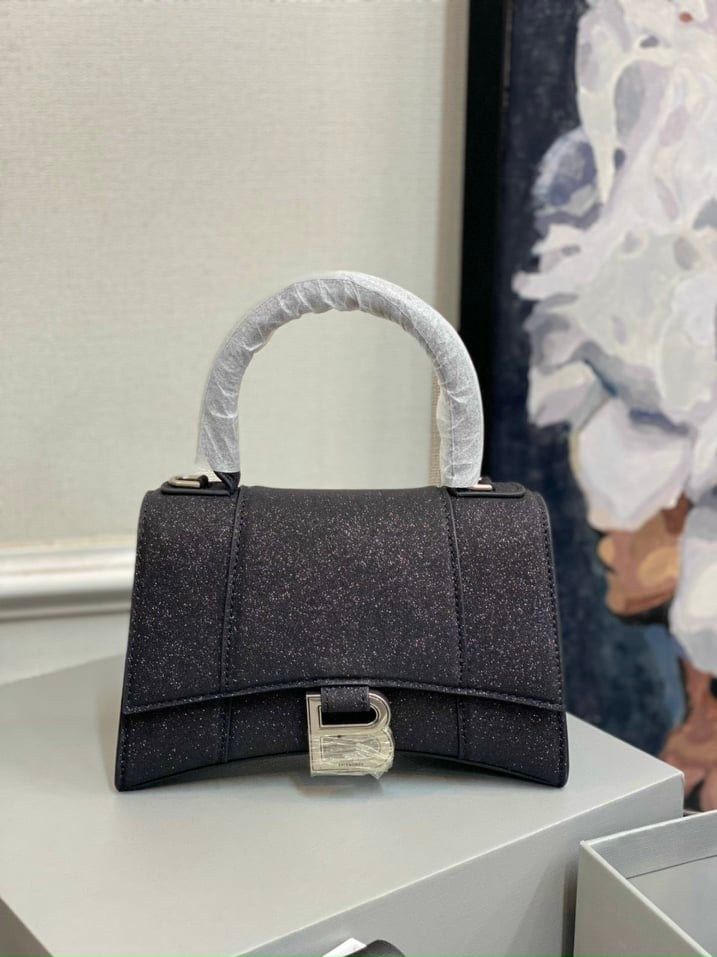  Balenciaga Hourglass 