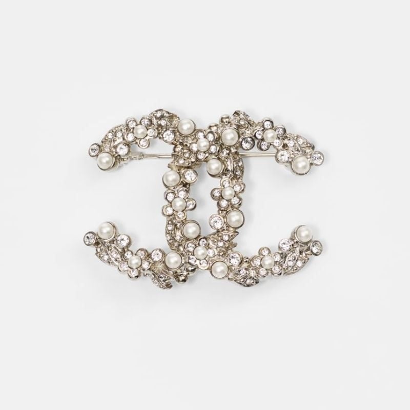  Imitation Pearls & Diamanté Brooch 