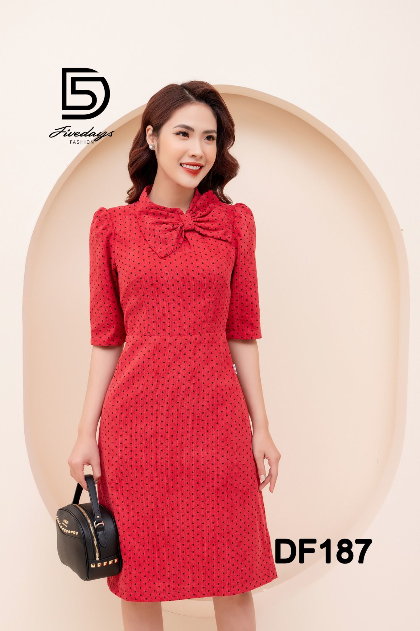 Đầm suông cổ tròn kết hạt châu  KV3454