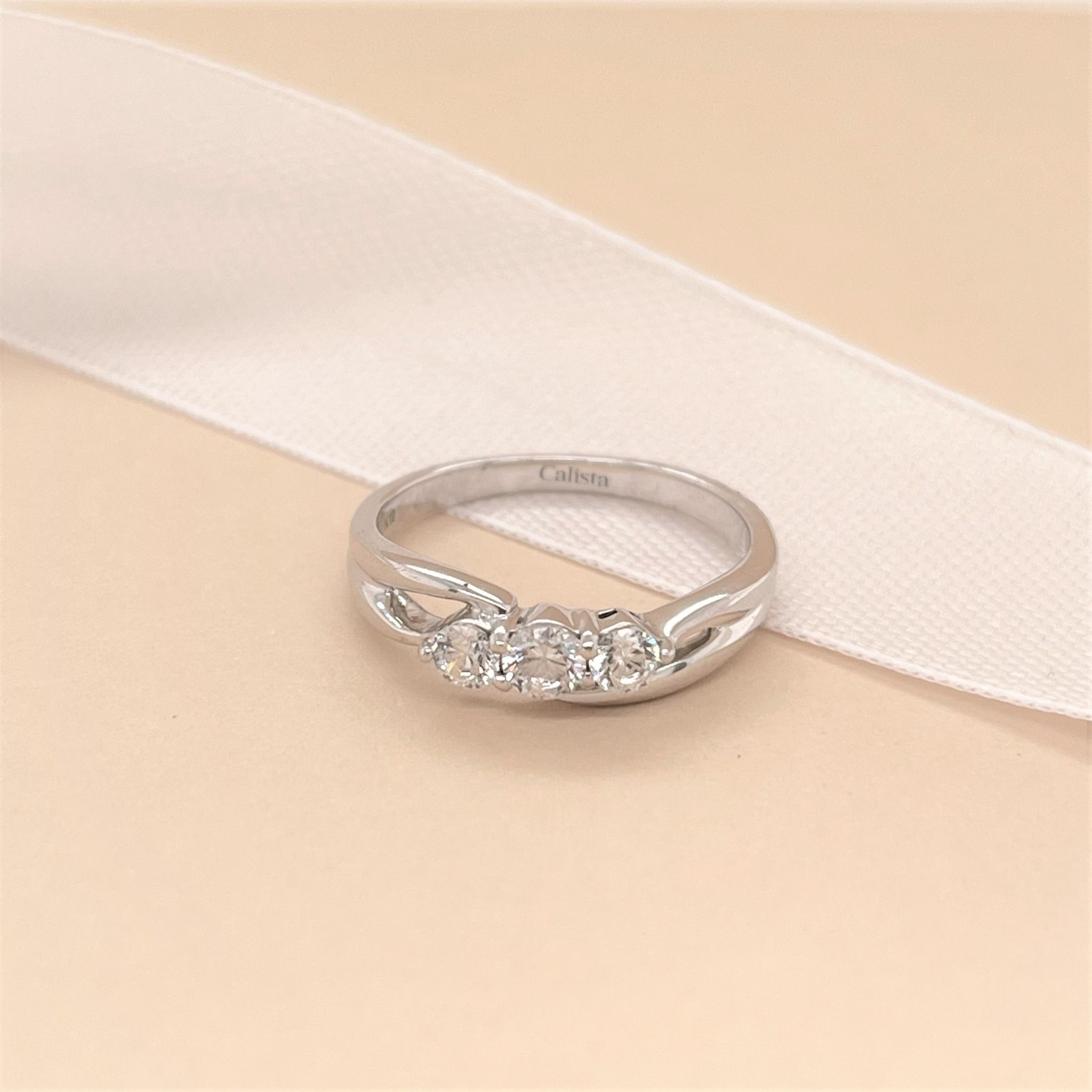  Nhẫn Vàng K10WG đính CZ Calista ABRG05245 