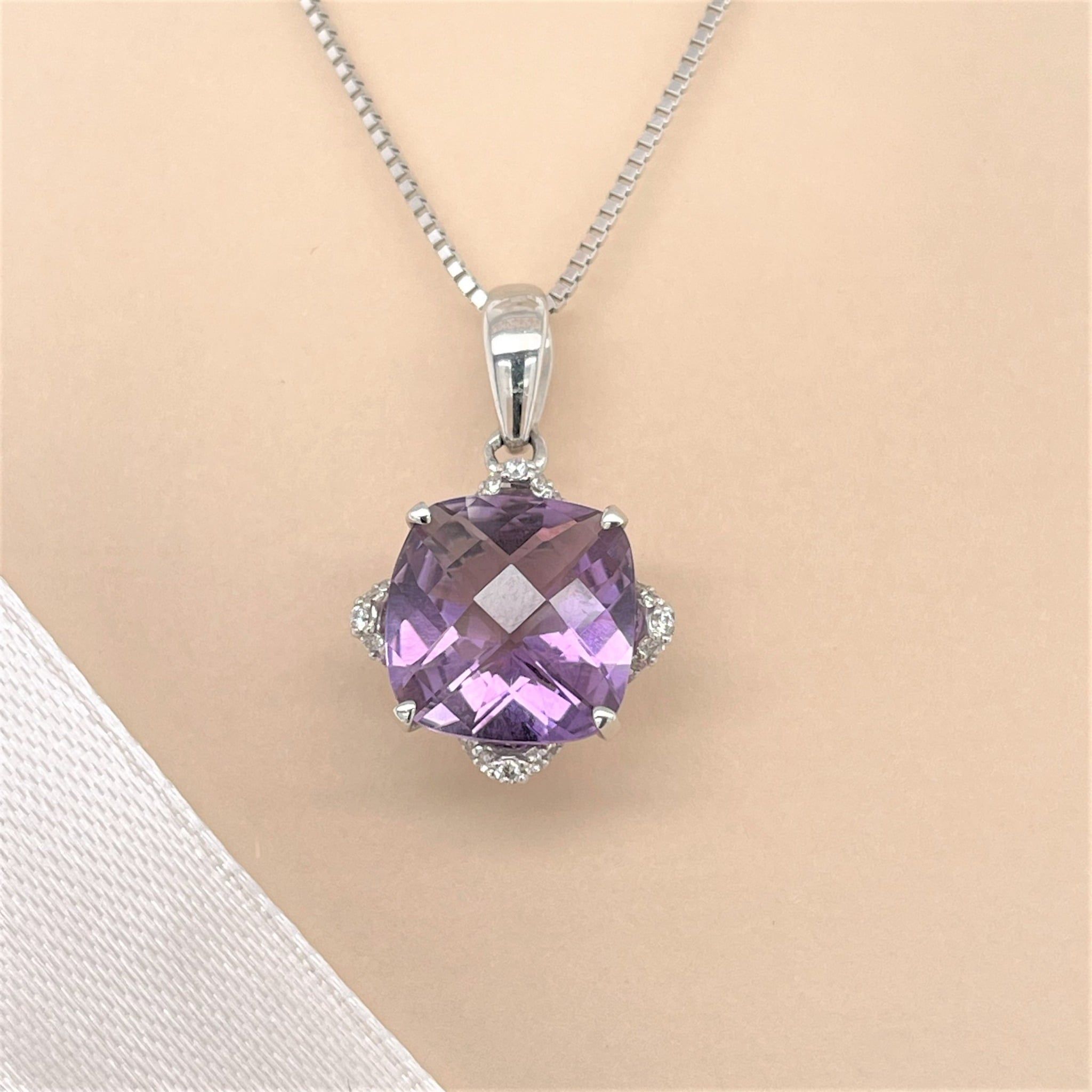  Mặt Dây Vàng K14WG đính Amethyst Calista AEPD60136 
