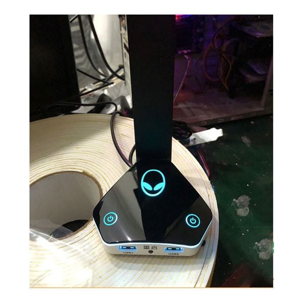 Nút nguồn Fami Alienware kèm giá treo tai nghe 