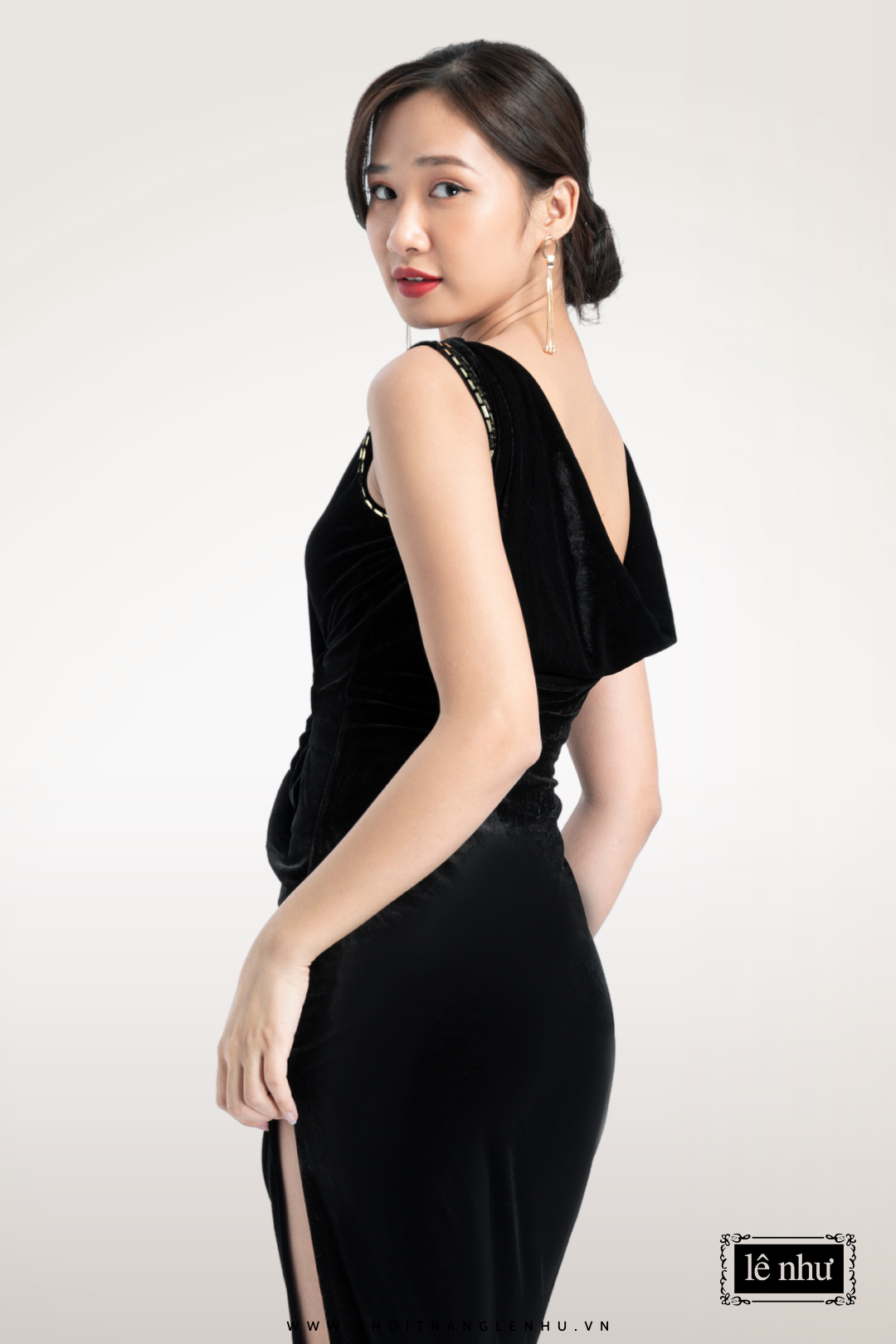 Váy Cúp ngực cổ đổ
