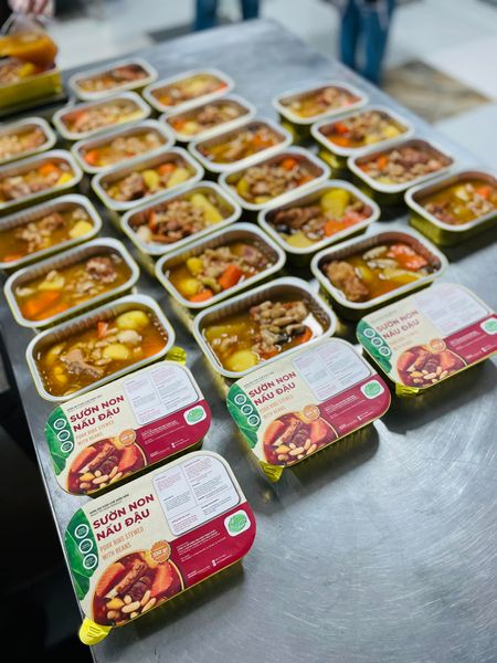 Sườn non hầm đậu Bếp O hộp 330gram