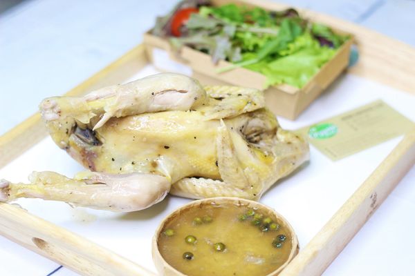 Gà tre hấp mắm nhĩ - 800g