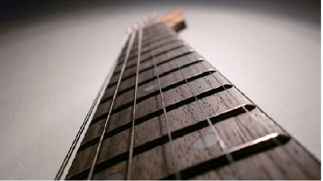 Dây đàn guitar của bạn bị bẩn
