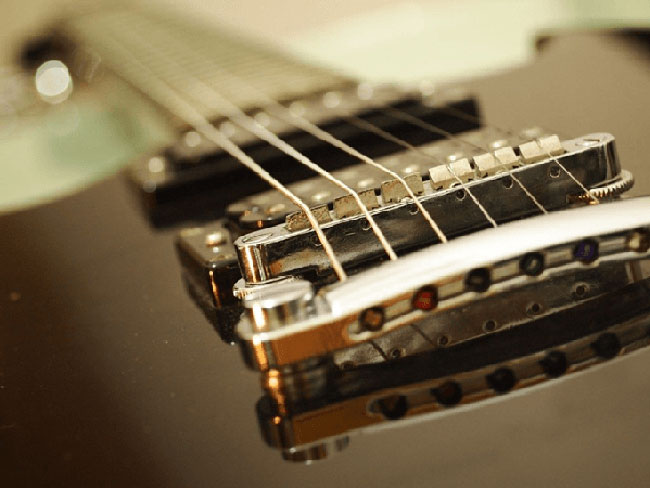5 Lý do dây đàn guitar bị đứt