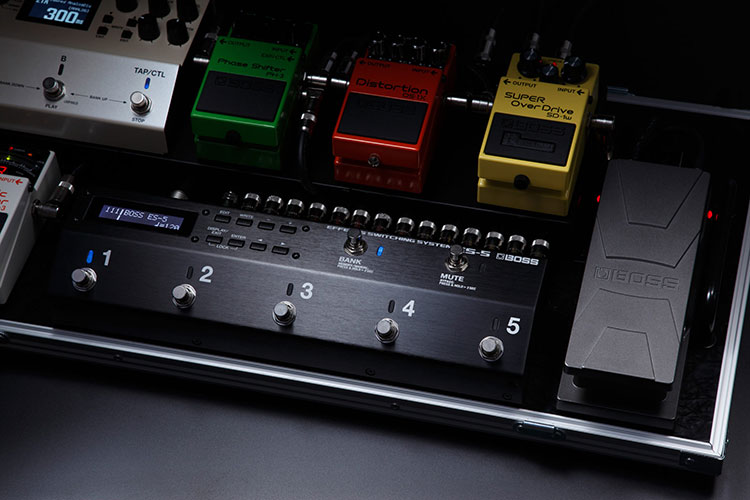 Boss ES5 là một hệ thống chuyển đổi hiệu ứng mạnh mẽ và linh hoạt 