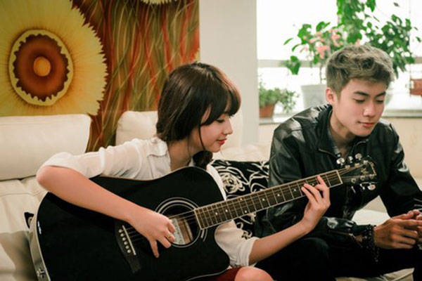 Hướng dẫn chọn đàn Guitar Acoustic cho người mới chơi