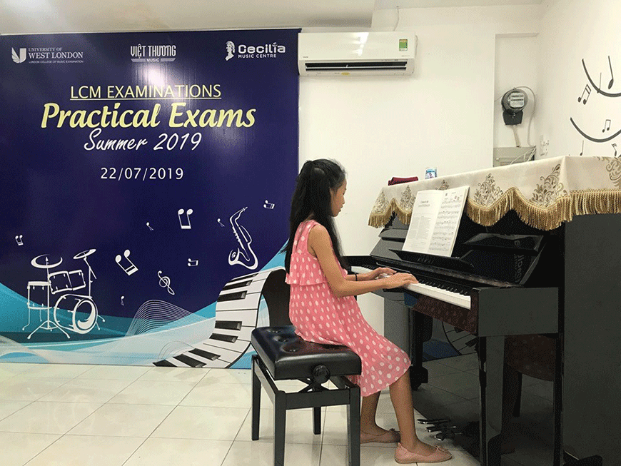 cần lựa chọn kích thước đàn Piano phù hợp cho bé