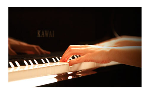 Kawai k-600 có bề mặt bàn phím được làm bằng chất liệu NEOTEXTM