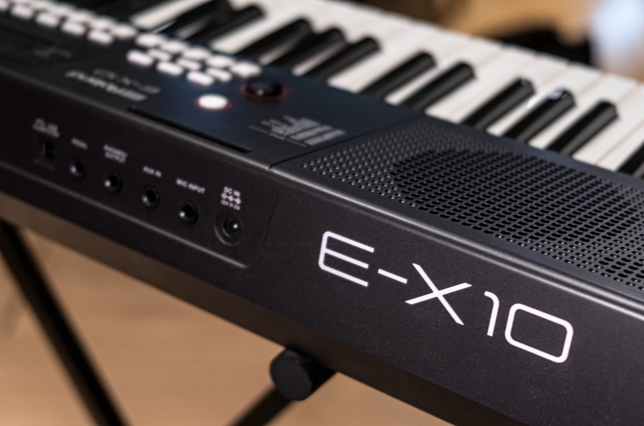 ROLAND E-X10 Đàn phím điện tử có loa – Việt Thương Music
