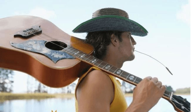 Mang theo một cây đàn guitar khi đi du lịch mang lại cho bạn cảm giác tự do