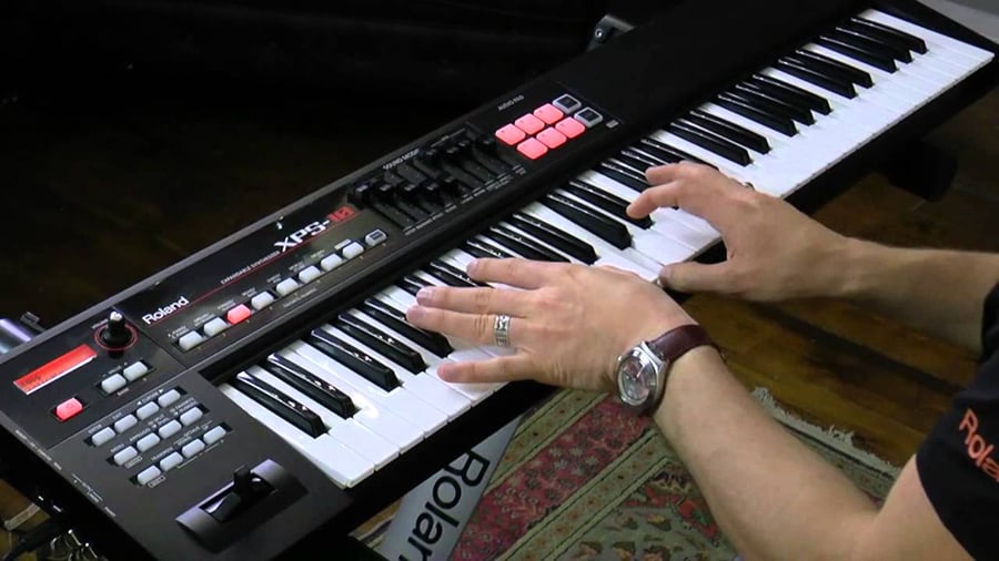 Đàn Organ Roland XPS-10 có thiết kế nhỏ gọn