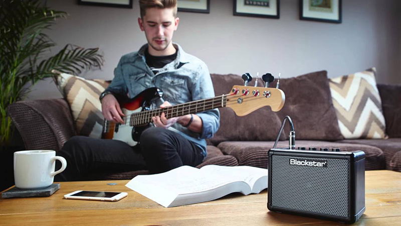 FLY 3 Bass cũng được tích hợp giắc MP3 / LINE IN
