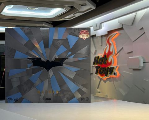 [ ĐÃ PHÁT HÀNH - ORDER ] HOT TOYS MMS697 - WB 100  BATMAN HOT TOYS EXCLUSIVE