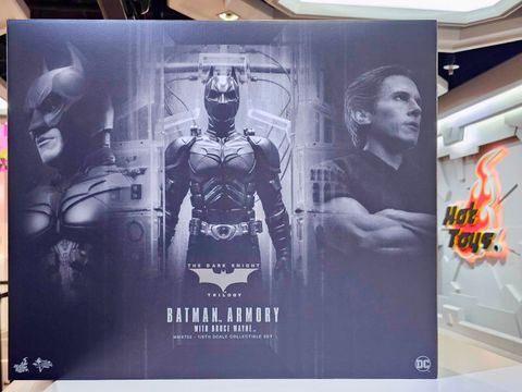 [ĐÃ PHÁT HÀNH - ORDER] HOT TOYS MMS702 THE DARK KNIGHT RISES BATMAN ARMORY WITH BRUCE WAYNE